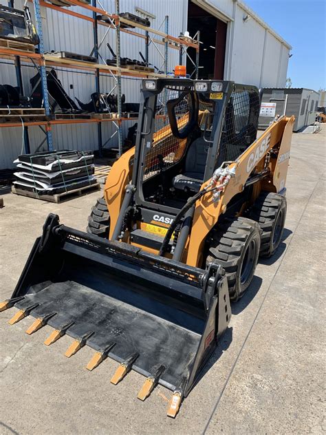 show me an image of a skid steer|picture of a skid loader.